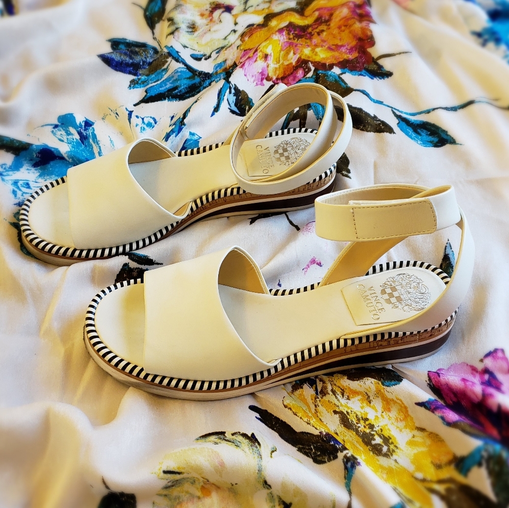 Vince Camuto
Moirina Stacked Platform Sandals - Picture 3 of 3